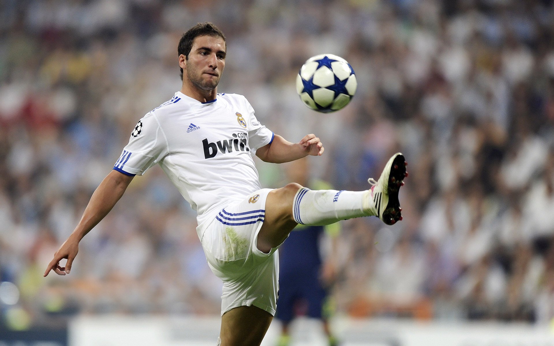 布鲁诺·卡博克洛（Bruno Caboclo）在巴黎奥运会小组赛中表现出色，带领巴西队击败日本队