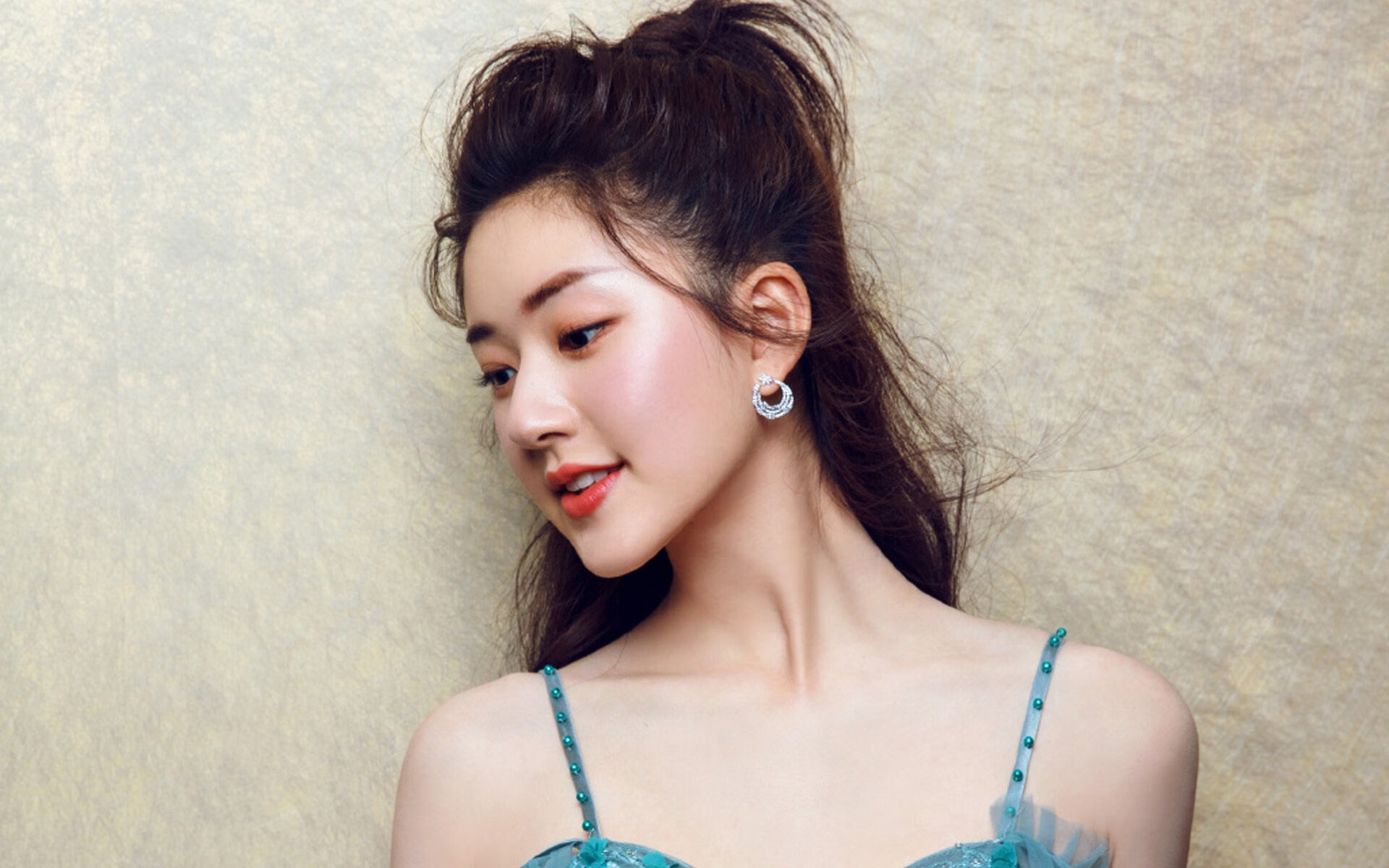 赛事创新：采用虚拟仿真技术模拟比赛场景，虚拟仿真赛道竞赛