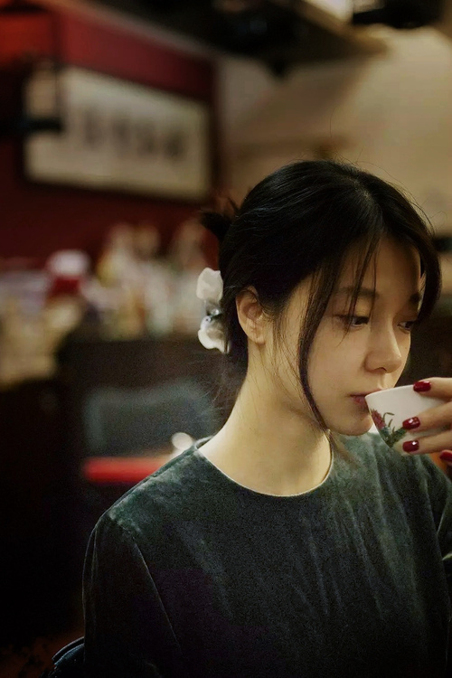 足球运动参与人群年龄结构日趋年轻化，足球分类及使用人群