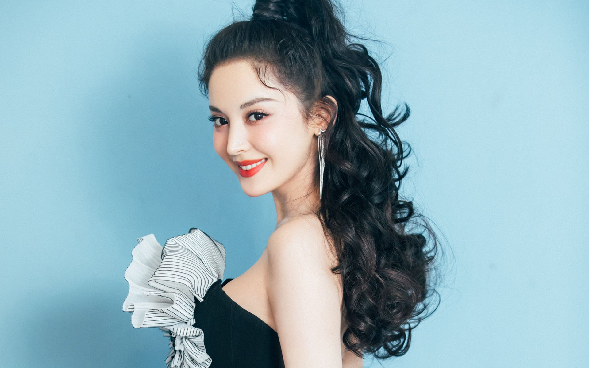 AYX官网-特斯·冯·迪克：凭借精确传球，成为南非队进攻和防守转换的关键人物